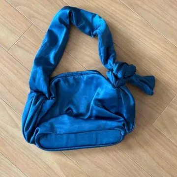 파란색 노트 핸들 숄더백