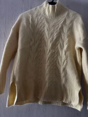 케이블 짜임 터틀넥 니트 M 크림색