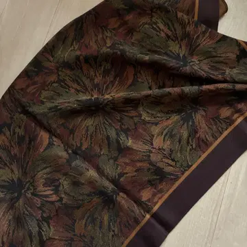 대형 Geoffrey Beene 꽃무늬 스톨