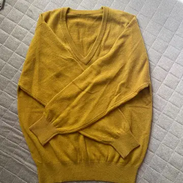 캐시미어 100% V넥 니트 스웨터