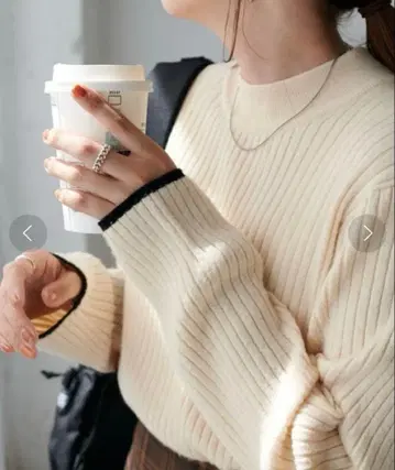 Discoat 모찌모찌 리브 파이핑 하이넥 니트 스웨터 화이트 블랙 M