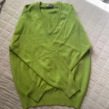캐시미어 100% V넥 스웨터