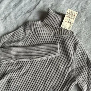 [ 미사용 새상품 ] 무인양품 워셔블 터틀넥 오트밀 S