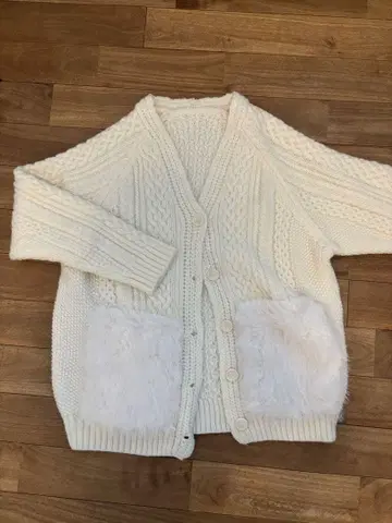 [ ELFRANK ] 화이트 니트 가디건 퍼 포함