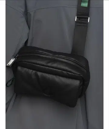 UN3D. FAKE LEATHER PLUMP MINI BAG