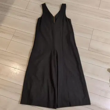 SLOBE IE'NA 슬로브 이에나 블랙 V넥 살로펫