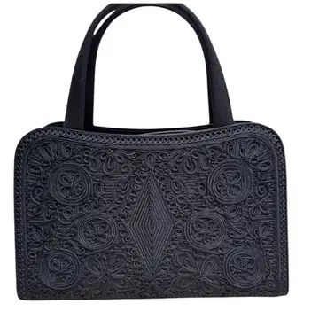 자수 장식 블랙 핸드백