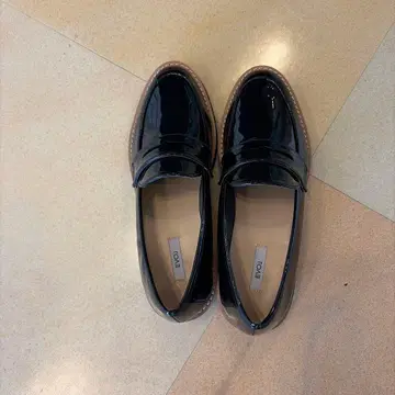 EVOL 통굽 에나멜 로퍼