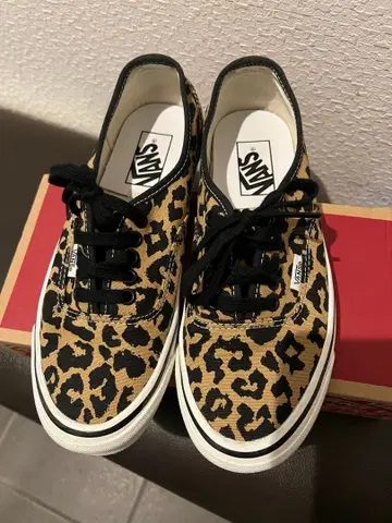 VANS 레오파드 무늬 스니커즈 6.5(남성용) / 8.0(우먼)