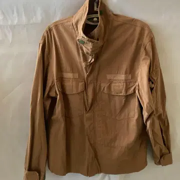 베이지 긴팔 셔츠 스탠드 카라