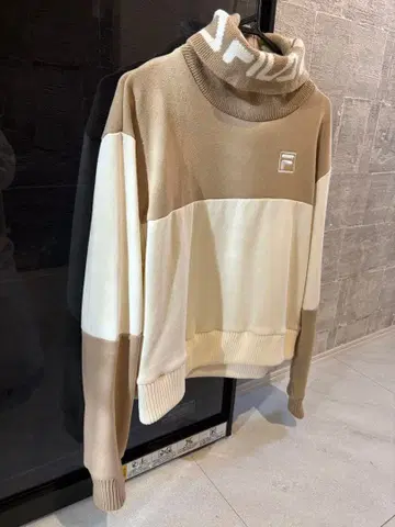FILA 터틀넥 스웨터 M 베이지 화이트