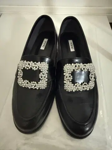 OHGA 비쥬 장식 블랙 로퍼