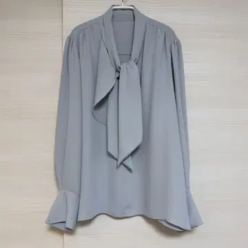 Noble 노블 비대칭 보타이 블라우스 색스 블루