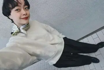 Cacco 크롭 맨투맨 트레이닝복 샌드 베이지