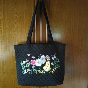 베라 브래들리 special 디자인 백설공주 자수 블랙 토트백