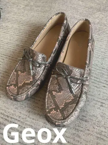 새상품급 Geox 핑크 리자드 패턴 36