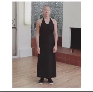 베이스 레인지 에이프런 원피스 블랙