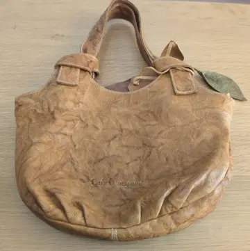 브라운 가죽 핸드백