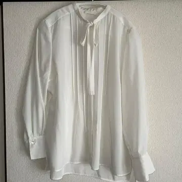 투모로우랜드 보르지 클리어데신 보타이 블라우스