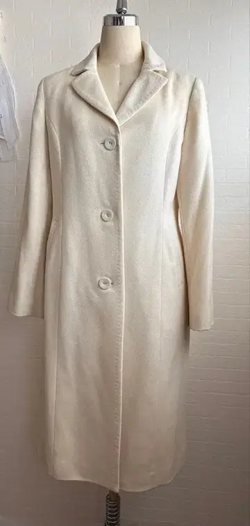 캐시미어 혼방 아이보리 롱 코트 버튼 포함