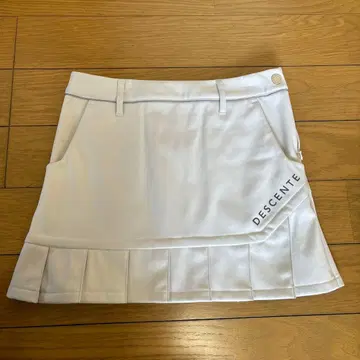 DESCENTE 화이트 플리츠 스커트