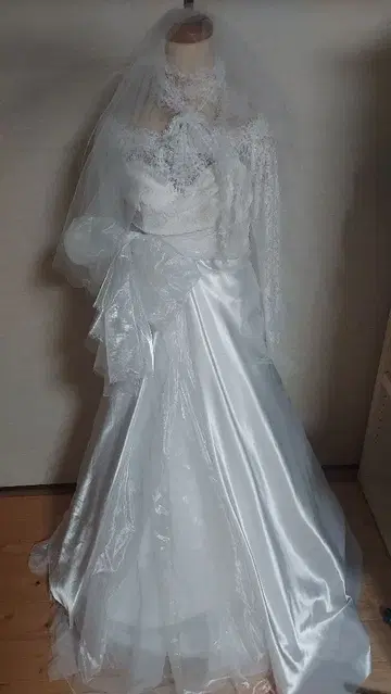 화이트 A라인 웨딩 드레스 베일 포함