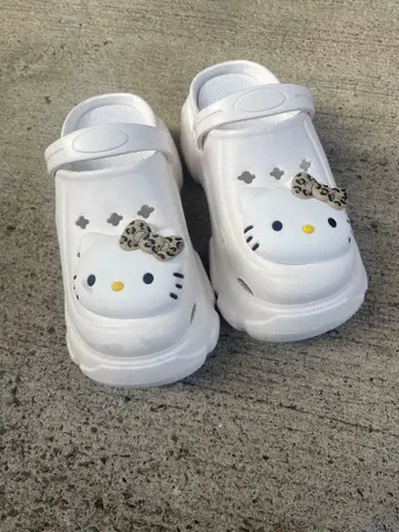 새상품급 헬로키티 샌들