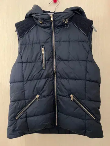 ZARA 네이비 후드 부착 퀼팅 베스트