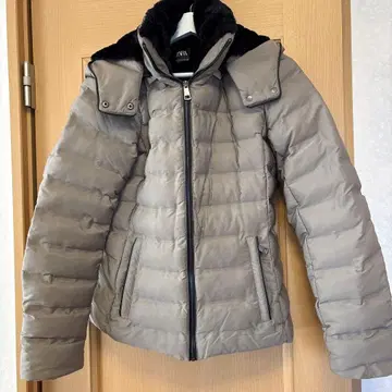 ZARA 퍼 달린 그레이 다운 자켓