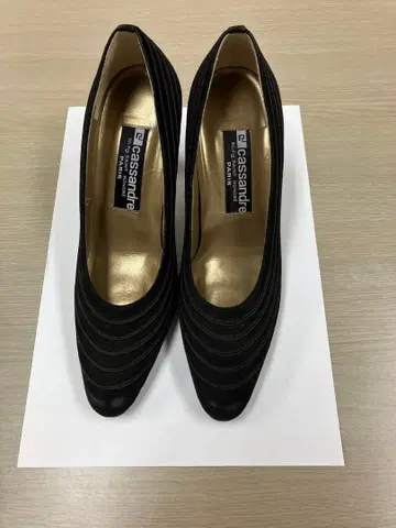 cassandra 블랙 스트라이프 펌프스