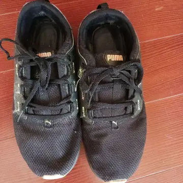 PUMA 블랙 스니커즈