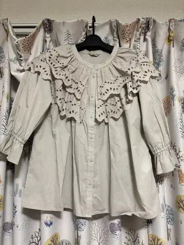 sm2 프릴 달린 베이지 블라우스 미사용