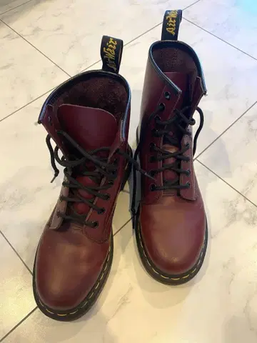 Dr. Martens 버건디 부츠 UK5