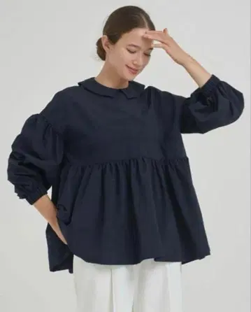 yori 플랫 칼라 티어드 블라우스 네이비