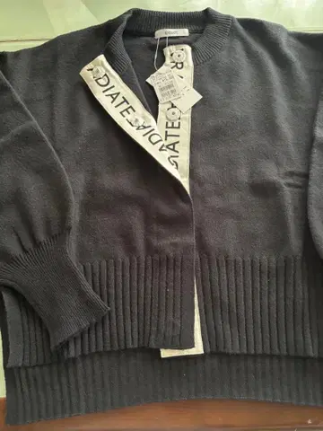 택 포함 새상품 라디에이트 로고 테이프 가디건 야마다야