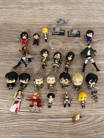 진격의 거인 피규어 모음