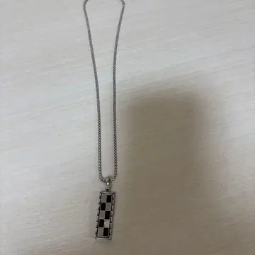 체커보드 디자인 목걸이