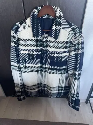 ZARA 네이비 화이트 체크 무늬 셔츠 자켓