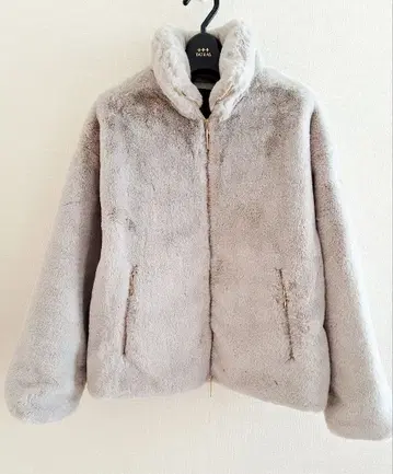 타트라스 라이트 그레이 퍼 자켓