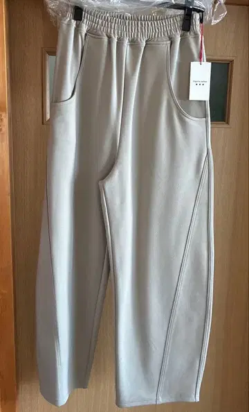 디니테 코리에 팬츠