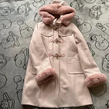 핑크 퍼 달린 더플 코트
