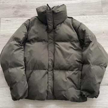 올리브 그린 다운 자켓