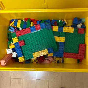 LEGO 블록 세트와 동물 피규어