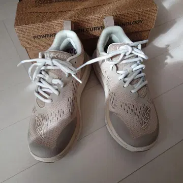 KEEN WK400 베이지 스니커즈 미사용 새상품