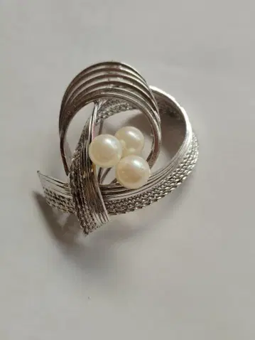 엘레강트한 실버 펄 브로치