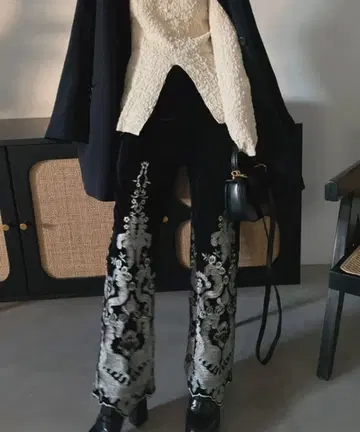 UND FLOWER EMBROIDERY VELOUR PANTS 블랙 M