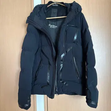후드 부착 블랙 다운 자켓 미즈사와 다운