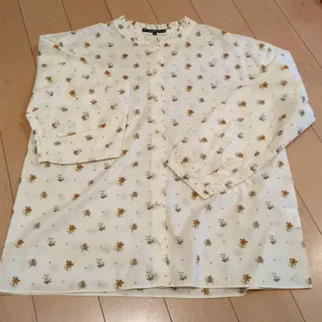 블라우스 꽃무늬 아이보리