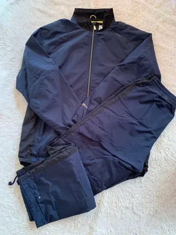 DESCENTE 네이비 자켓과 팬츠 세트