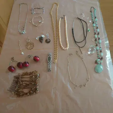 주얼리 세트 ( 목걸이, 귀찌, 팔찌 등 )